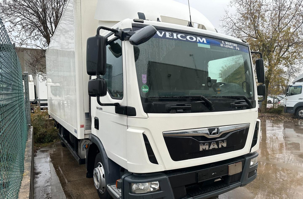 Man 8.220 FURGONE E SPONDA EURO 6 - Koffer LKW: das Bild 1 Man 8.220 FURGONE E SPONDA EURO 6 - Koffer LKW: das Bild 1
