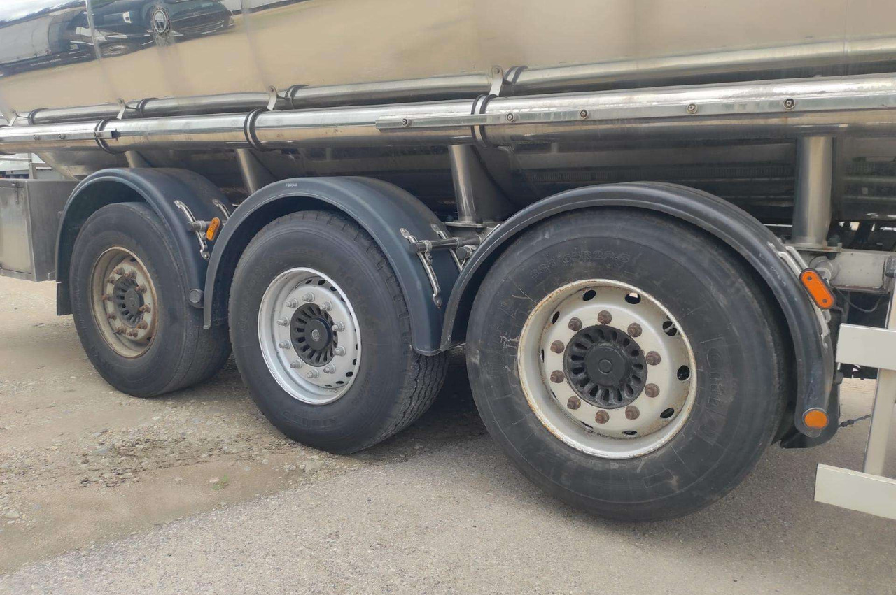 Farcinox - Tankauflieger: das Bild 4 Farcinox - Tankauflieger: das Bild 4