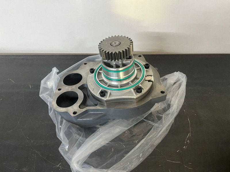 Liebherr P944 / R954 / R944 / R954 / L556-454 / L566-460 - Kühlmittelpumpe: das Bild 1 Liebherr P944 / R954 / R944 / R954 / L556-454 / L566-460 - Kühlmittelpumpe: das Bild 1