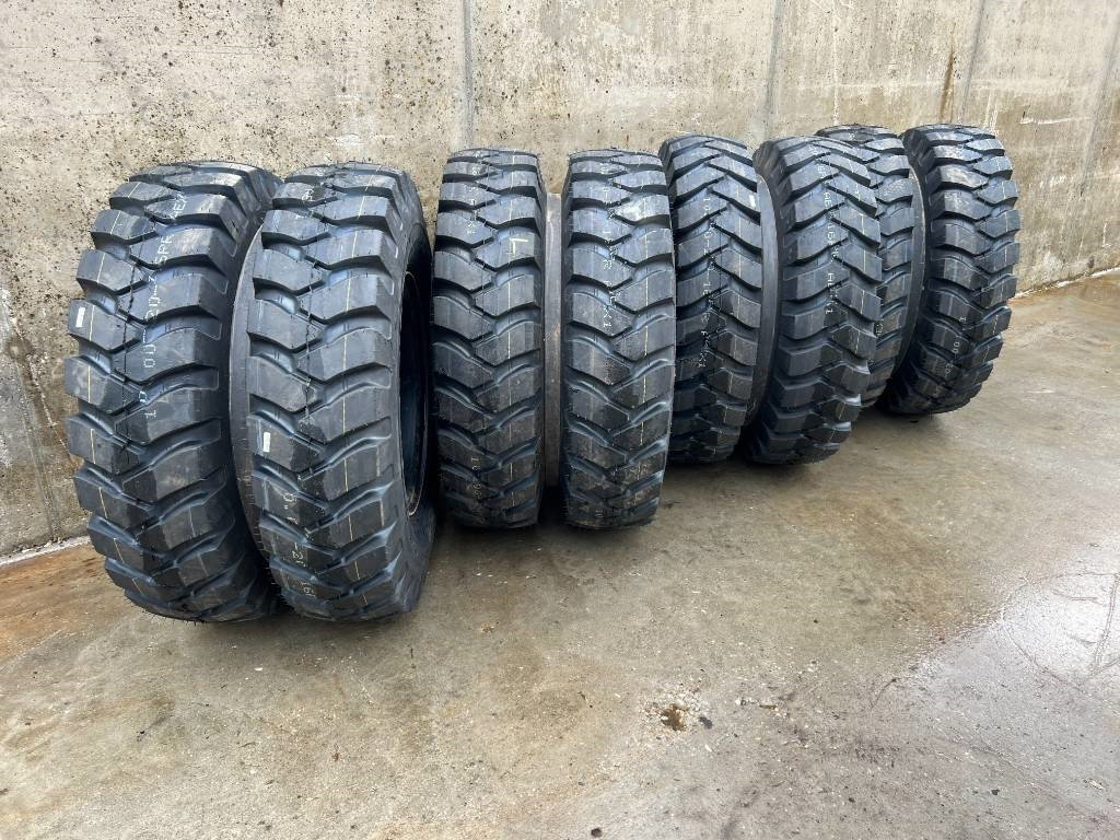 Kuhmo 1000 X 20 16PR tyres fitted on rim NEW - Reifen für Baumaschine: das Bild 3 Kuhmo 1000 X 20 16PR tyres fitted on rim NEW - Reifen für Baumaschine: das Bild 3
