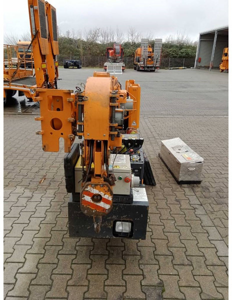 UNIC B-350 1 - Minikran: das Bild 4 UNIC B-350 1 - Minikran: das Bild 4