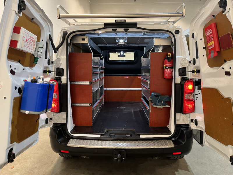 Opel Vivaro 2.0 CDTI L2H1 120 PK Servicebus / Inrichting / Euro 6 / 220V. / Airco / Cruise Control / Trekhaak / Camera / CarPlay / Navigatie / 60.800 KM !! - Kleintransporter: das Bild 4 Opel Vivaro 2.0 CDTI L2H1 120 PK Servicebus / Inrichting / Euro 6 / 220V. / Airco / Cruise Control / Trekhaak / Camera / CarPlay / Navigatie / 60.800 KM !! - Kleintransporter: das Bild 4