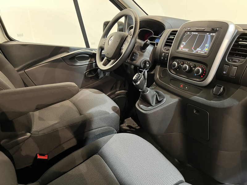 Renault Trafic 2.0 dCi 120 L1H1 120 PK Servicebus / Sortimo Inrichting / Euro 6 / Airco / Camera / CarPlay / Cruise Control / Navigatie / 3-Zits / 27.800 KM !! / BPM VRIJ !! - Kleintransporter: das Bild 3 Renault Trafic 2.0 dCi 120 L1H1 120 PK Servicebus / Sortimo Inrichting / Euro 6 / Airco / Camera / CarPlay / Cruise Control / Navigatie / 3-Zits / 27.800 KM !! / BPM VRIJ !! - Kleintransporter: das Bild 3