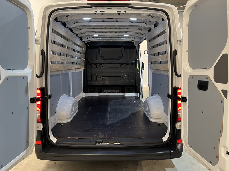 Volkswagen Crafter 30 2.0 TDI L3H2 140 PK Automaat / Euro 6 / Airco / Cruise Control / Camera / CarPlay / 3-Zits / 18.500 KM !! - Kleintransporter: das Bild 5 Volkswagen Crafter 30 2.0 TDI L3H2 140 PK Automaat / Euro 6 / Airco / Cruise Control / Camera / CarPlay / 3-Zits / 18.500 KM !! - Kleintransporter: das Bild 5