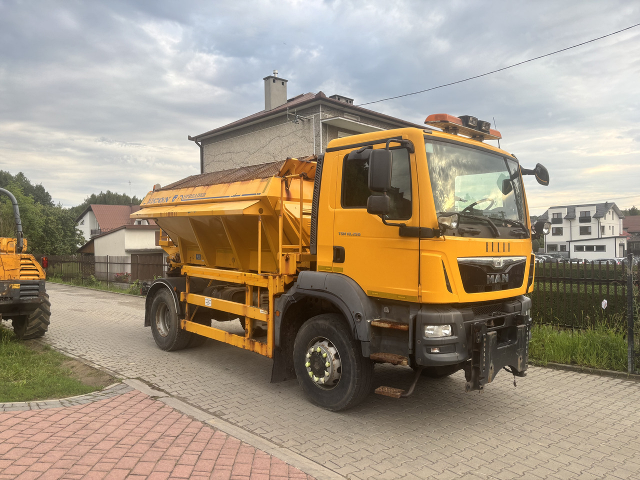 MAN TGM 18.250 4X4BB GRITTER/SPREADER/PLOUGH - Schneeräumfahrzeug: das Bild 2 MAN TGM 18.250 4X4BB GRITTER/SPREADER/PLOUGH - Schneeräumfahrzeug: das Bild 2