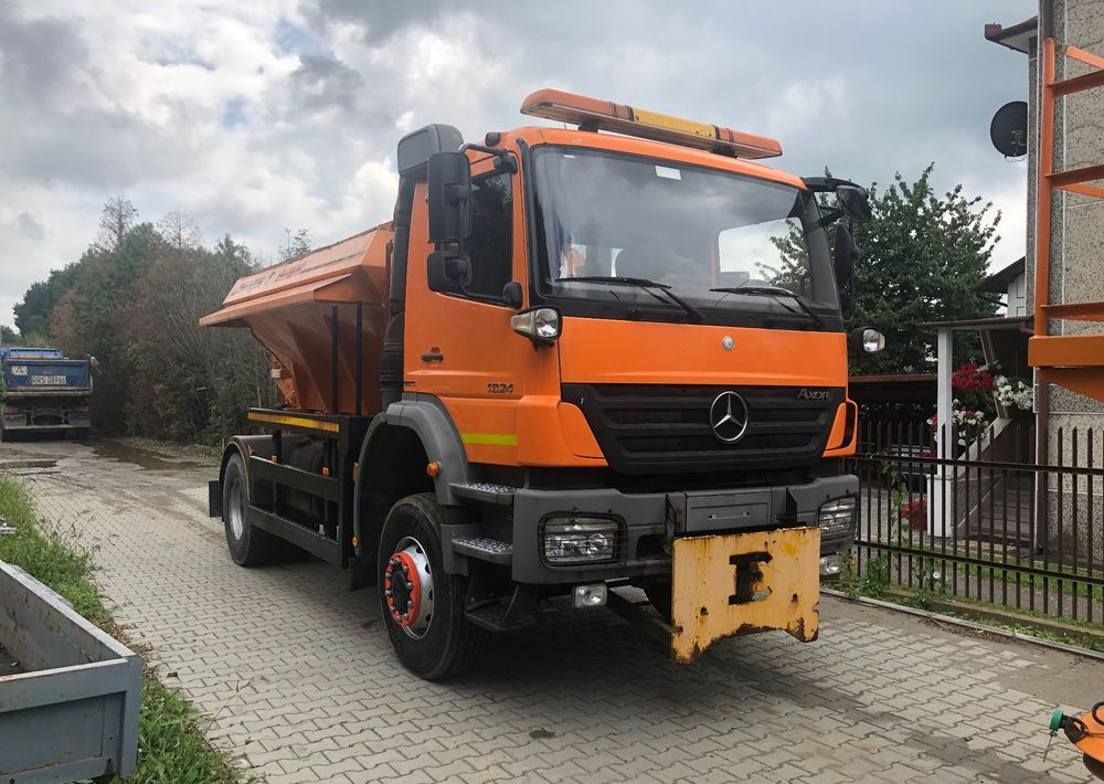 Mercedes-Benz Axor 1824 4x4 piaskarka solarka econ pług 2011 e5 - Schneeräumfahrzeug: das Bild 2 Mercedes-Benz Axor 1824 4x4 piaskarka solarka econ pług 2011 e5 - Schneeräumfahrzeug: das Bild 2
