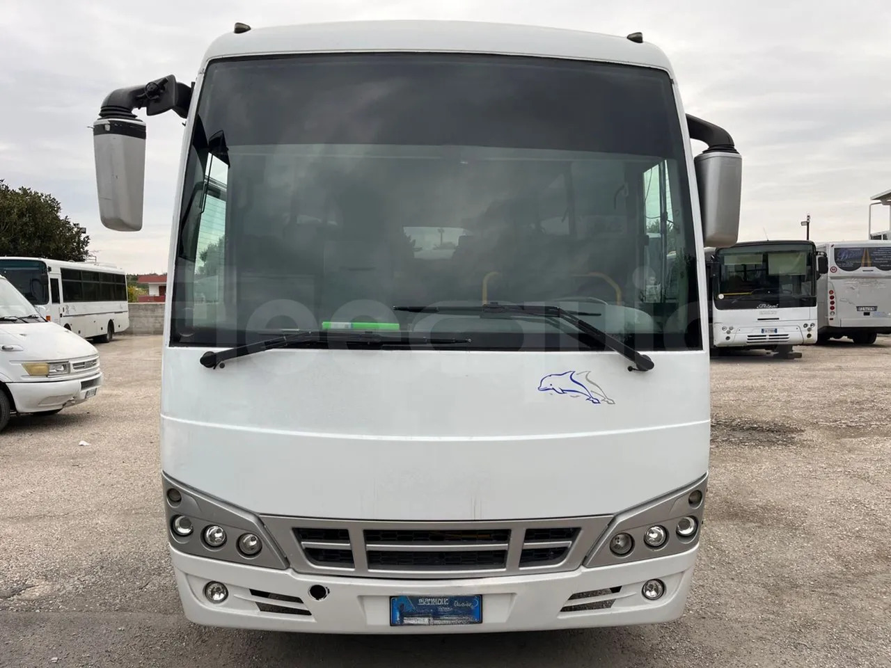 Isuzu Turquoise - Reisebus: das Bild 2 Isuzu Turquoise - Reisebus: das Bild 2