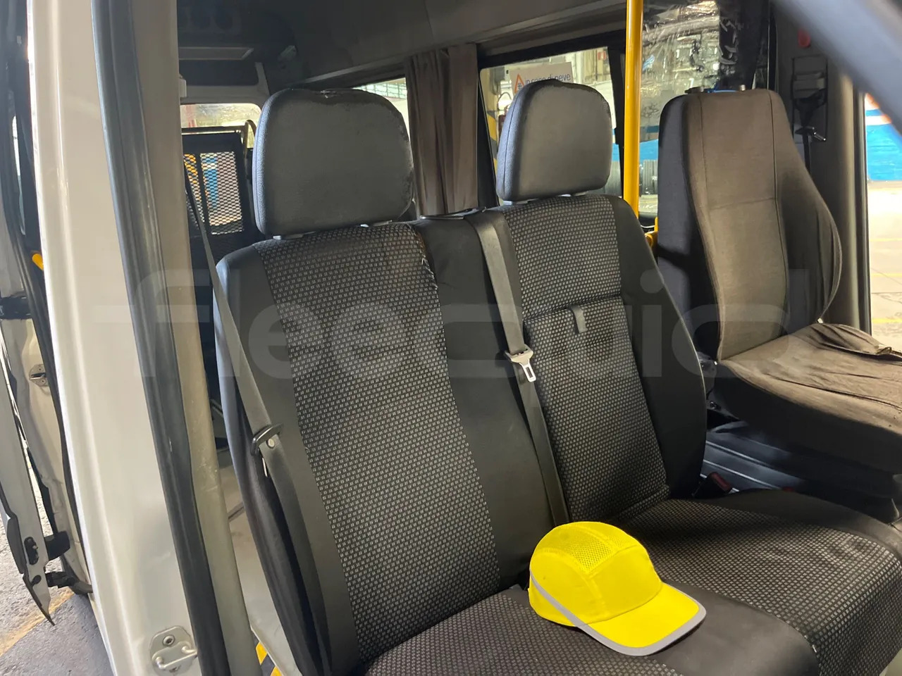 Kleinbus, Personentransporter Mercedes-Benz Sprinter: das Bild 18