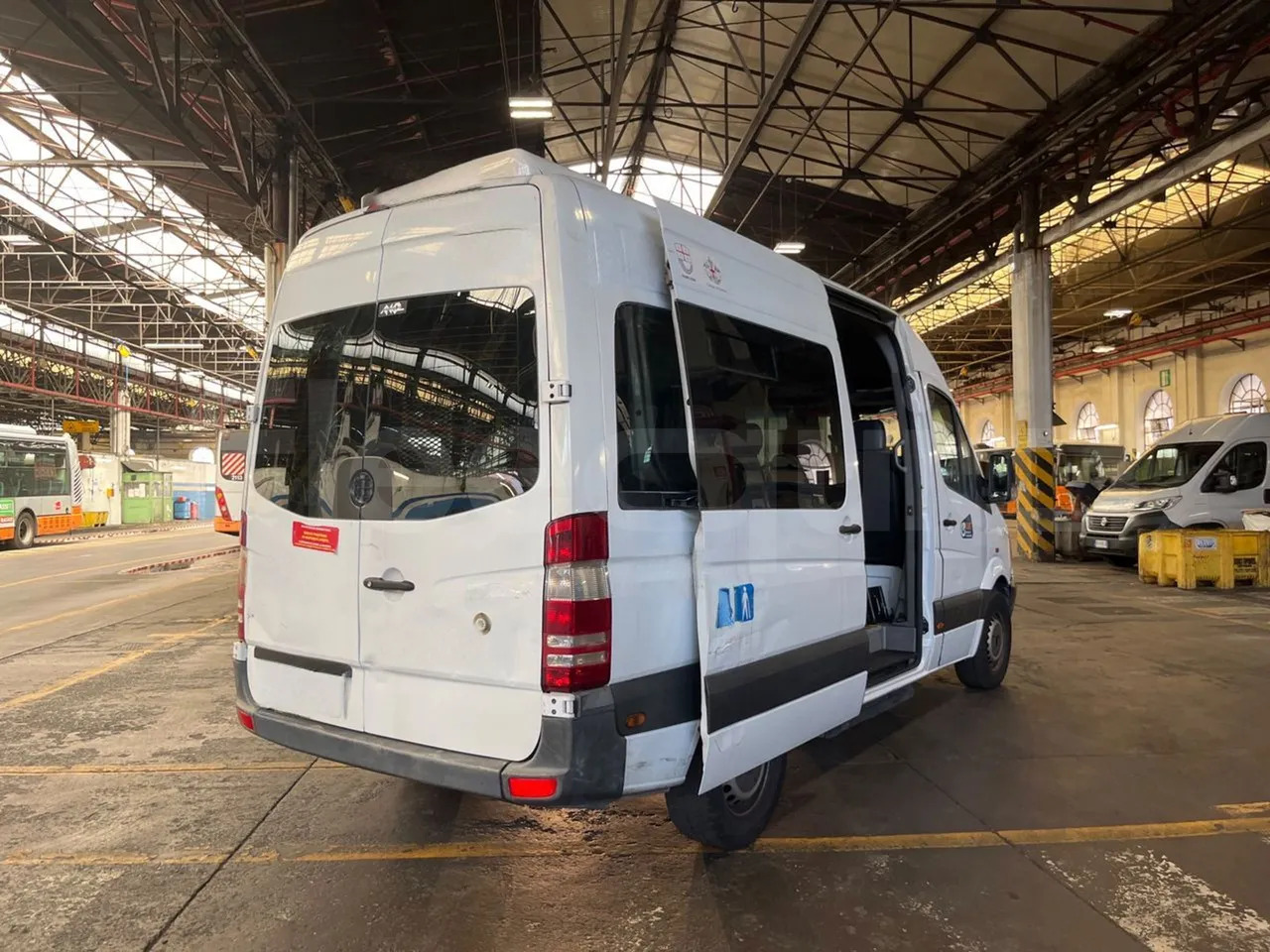 Kleinbus, Personentransporter Mercedes-Benz Sprinter: das Bild 8