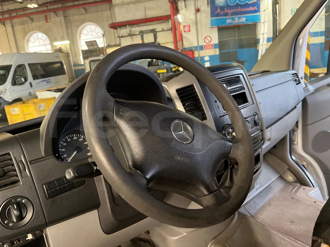 Kleinbus, Personentransporter Mercedes-Benz Sprinter: das Bild 20