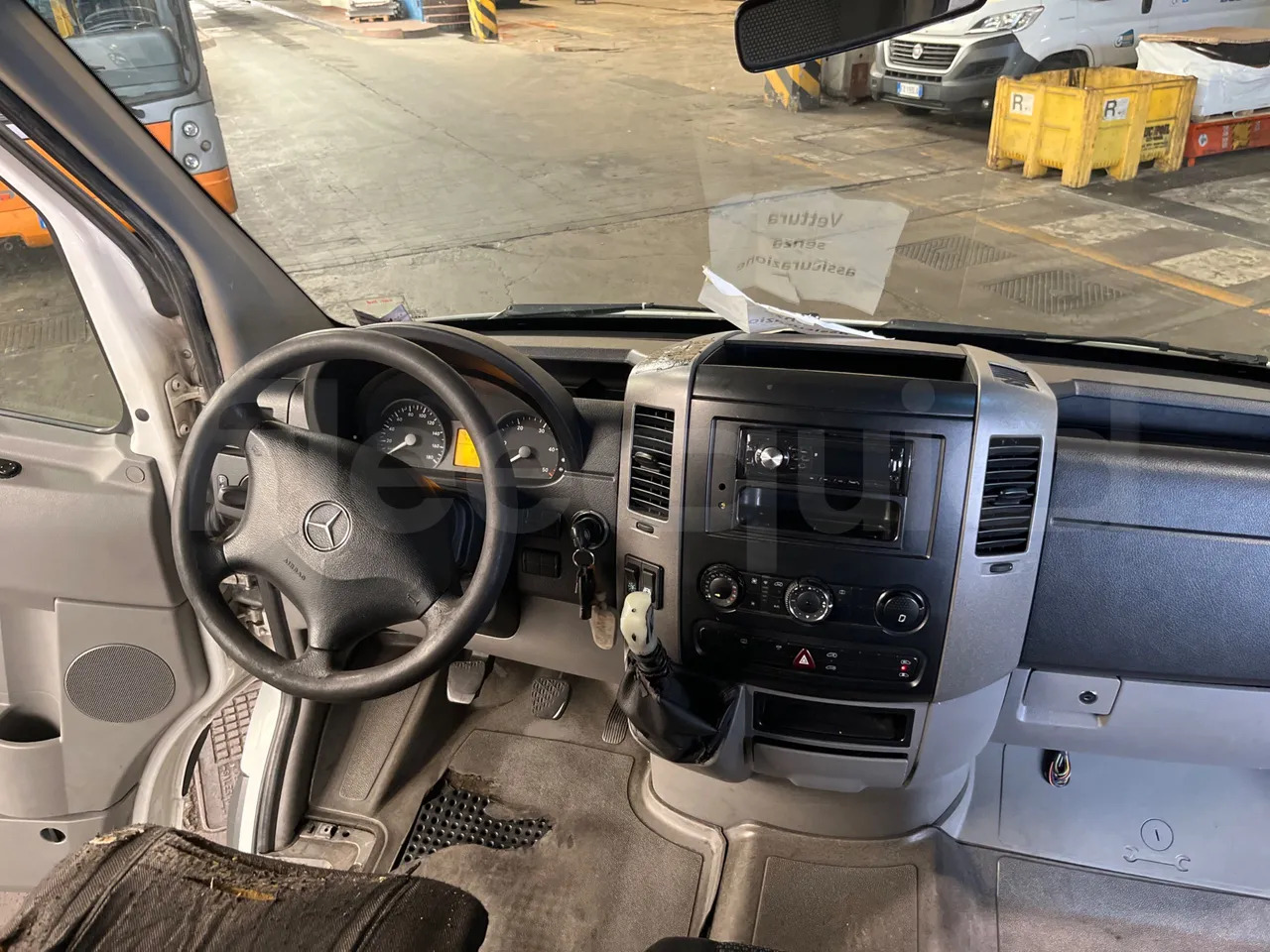 Kleinbus, Personentransporter Mercedes-Benz Sprinter: das Bild 19