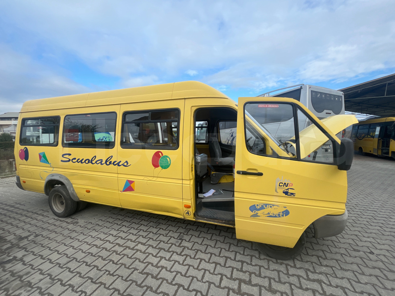 Schulbus Mercedes-Benz Sprinter: das Bild 11