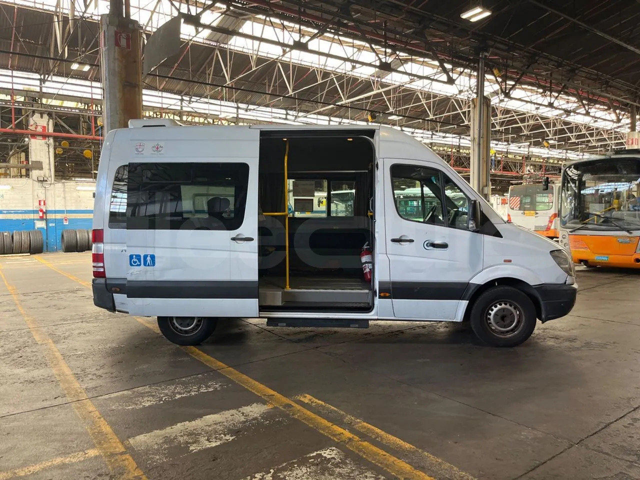 Kleinbus, Personentransporter Mercedes-Benz Sprinter: das Bild 12