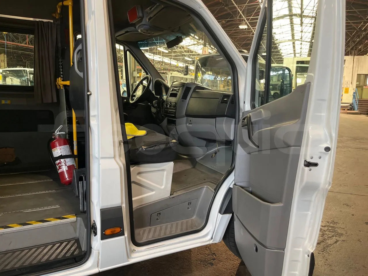 Kleinbus, Personentransporter Mercedes-Benz Sprinter: das Bild 13