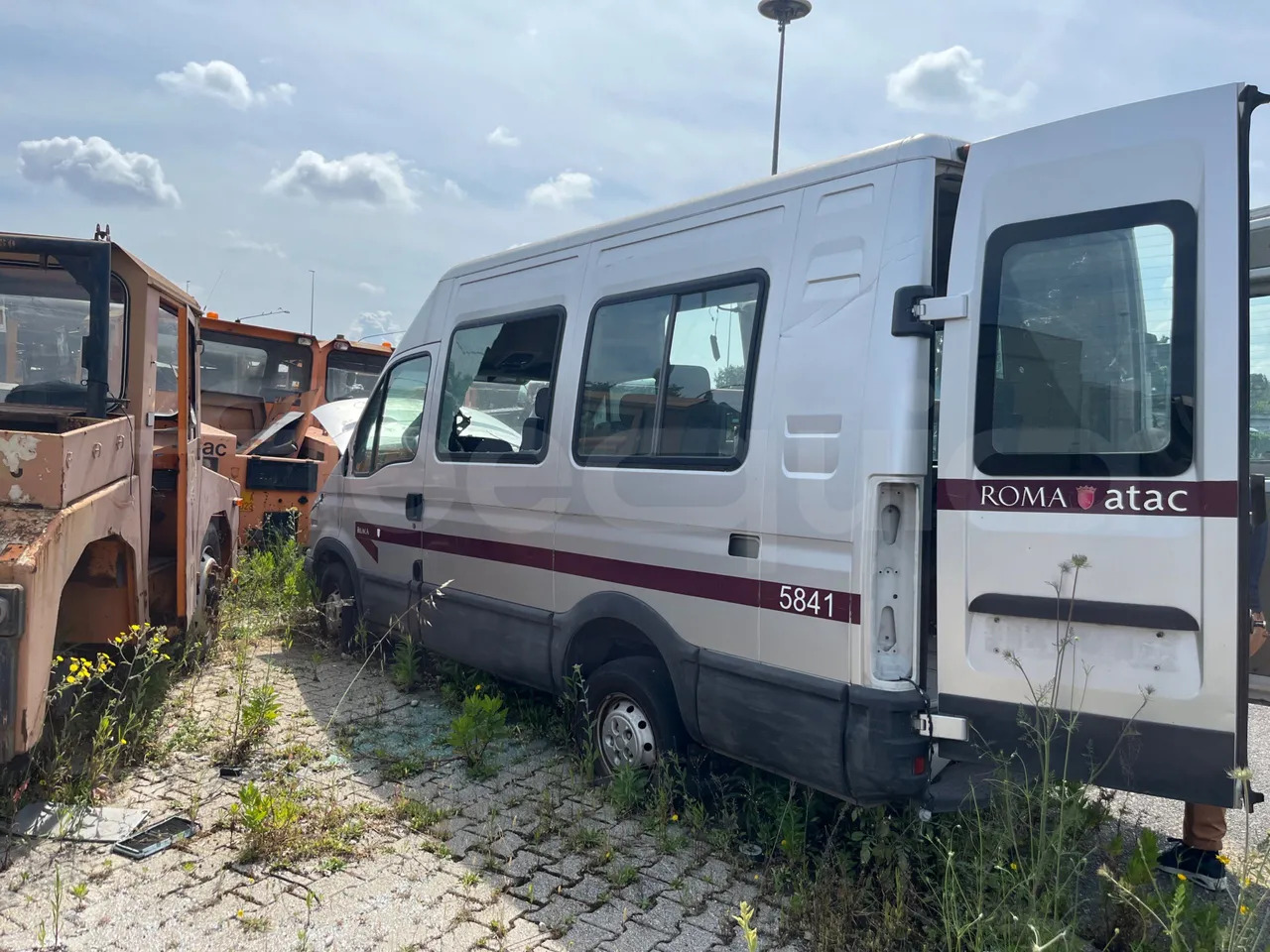 N. 2 Iveco Daily - Kleinbus, Personentransporter: das Bild 3 N. 2 Iveco Daily - Kleinbus, Personentransporter: das Bild 3