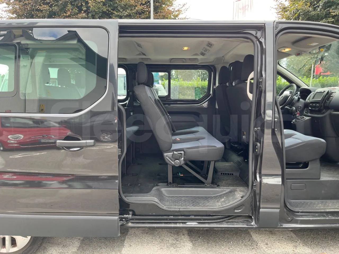 Kleinbus, Personentransporter Opel Vivaro - B: das Bild 16