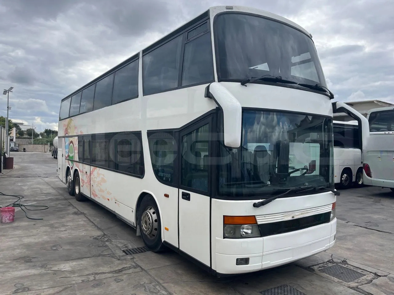 Setra S328 - Reisebus: das Bild 1 Setra S328 - Reisebus: das Bild 1