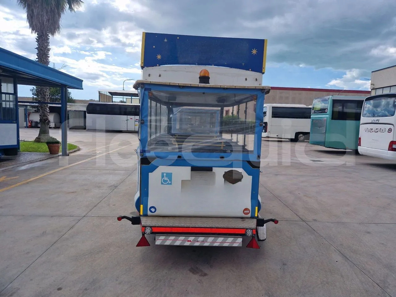 Suzuki Road train - Reisebus: das Bild 5 Suzuki Road train - Reisebus: das Bild 5