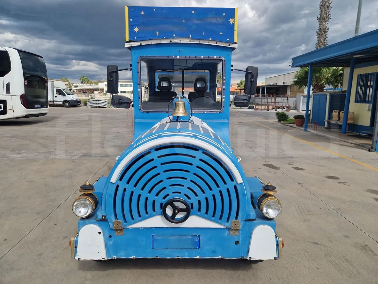 Suzuki Road train - Reisebus: das Bild 2 Suzuki Road train - Reisebus: das Bild 2