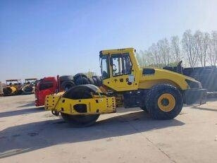 Bomag BW 220D-40 - Straßenwalze: das Bild 1 Bomag BW 220D-40 - Straßenwalze: das Bild 1