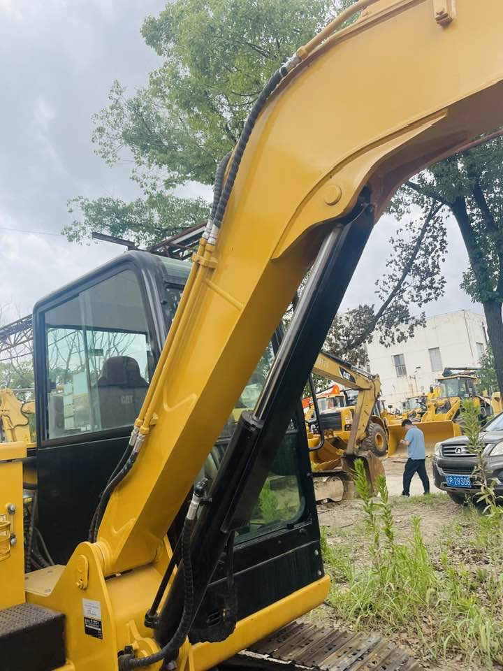 Caterpillar 305.5 E2 CR - Minibagger: das Bild 3 Caterpillar 305.5 E2 CR - Minibagger: das Bild 3