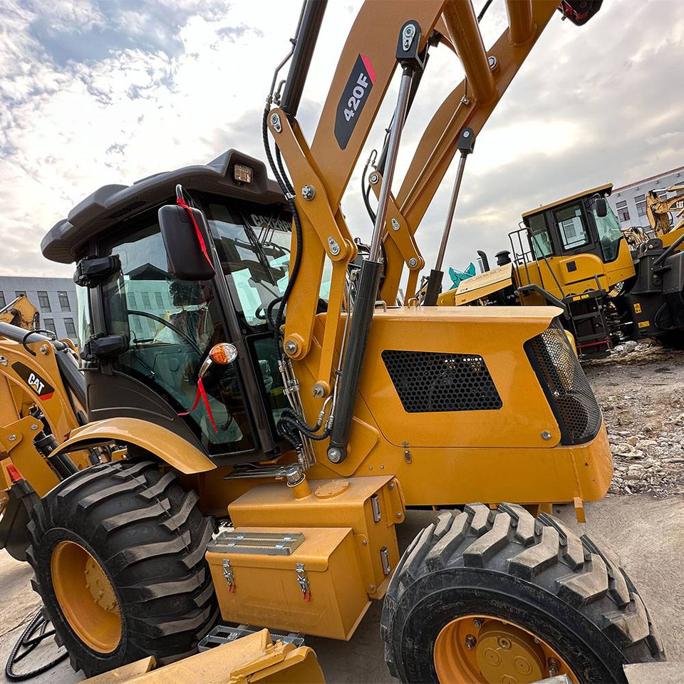 Caterpillar 420F - Baggerlader: das Bild 4 Caterpillar 420F - Baggerlader: das Bild 4