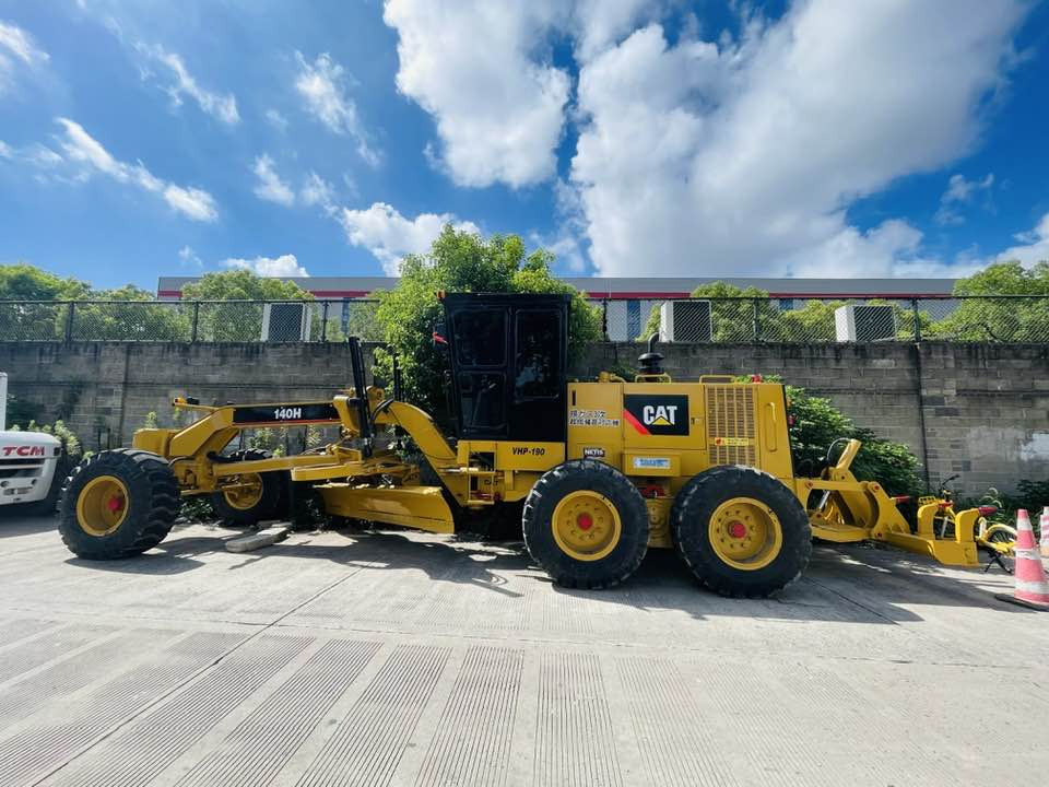 Grader Caterpillar CAT 140H: das Bild 1