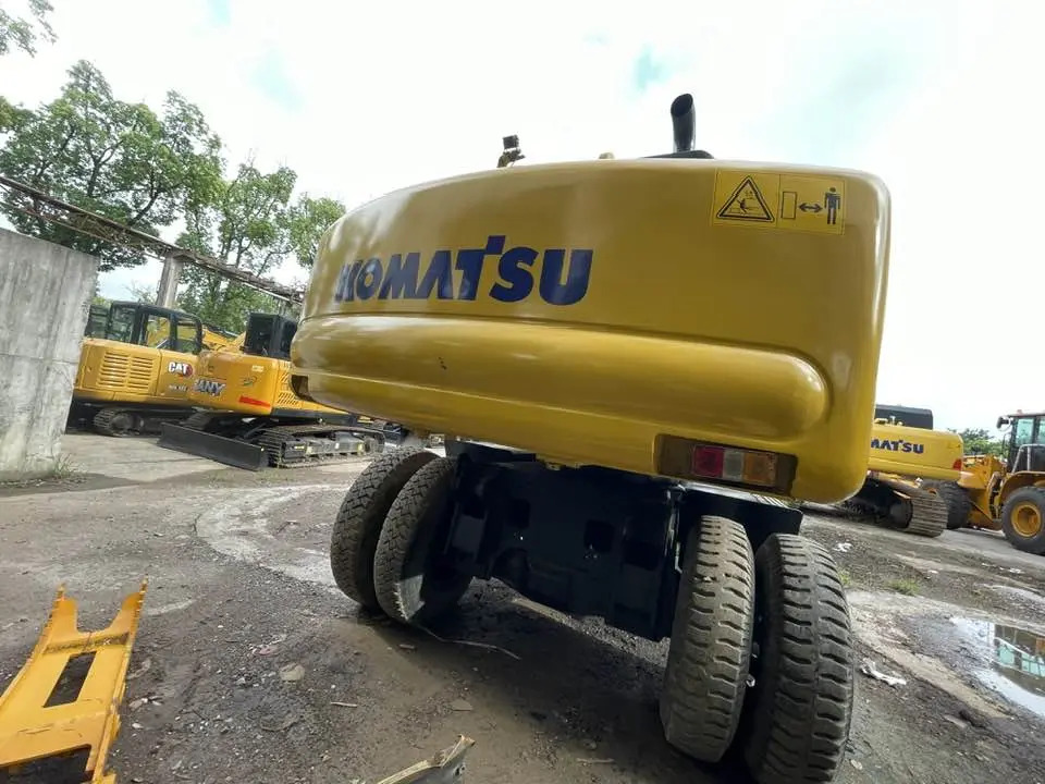Komatsu PW160-11 - Mobilbagger: das Bild 5 Komatsu PW160-11 - Mobilbagger: das Bild 5