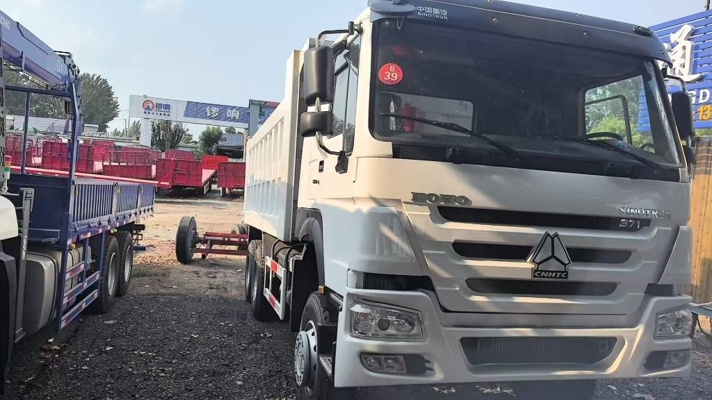 Sinotruk 371 - Kipper: das Bild 3 Sinotruk 371 - Kipper: das Bild 3