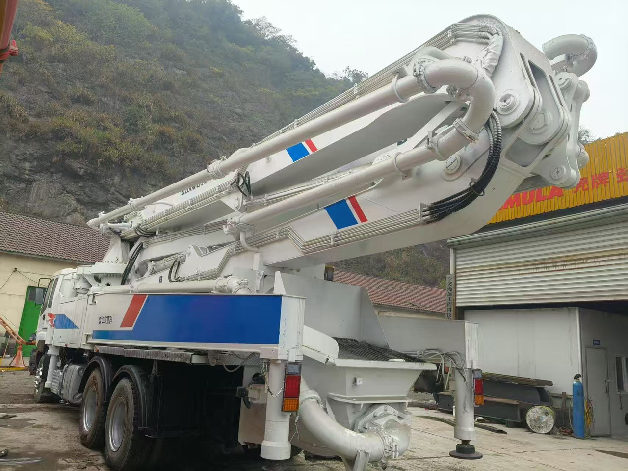ZOOMLION ZLJ5335THB - Betonpumpe: das Bild 4 ZOOMLION ZLJ5335THB - Betonpumpe: das Bild 4