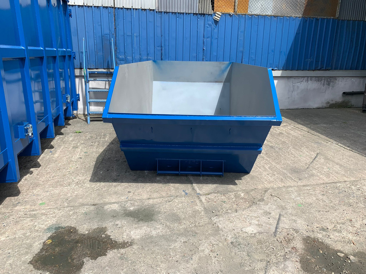 Mulda/Bauschuttcontainer/Absetzmulde/Multicar M1 - Absetzcontainer: das Bild 2 Mulda/Bauschuttcontainer/Absetzmulde/Multicar M1 - Absetzcontainer: das Bild 2