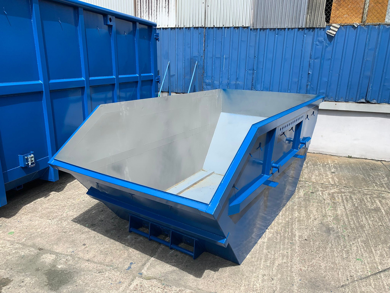 Mulda/Bauschuttcontainer/Absetzmulde/Multicar M1 - Absetzcontainer: das Bild 3 Mulda/Bauschuttcontainer/Absetzmulde/Multicar M1 - Absetzcontainer: das Bild 3