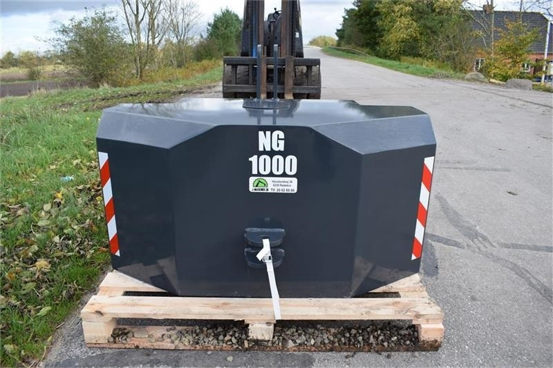- - - 1000 kilo J-Maskiner - Gegengewicht für Landmaschine: das Bild 1 - - - 1000 kilo J-Maskiner - Gegengewicht für Landmaschine: das Bild 1