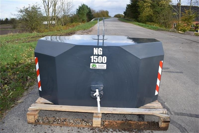 - - - 1500 kilo J-Maskiner - Gegengewicht für Landmaschine: das Bild 1 - - - 1500 kilo J-Maskiner - Gegengewicht für Landmaschine: das Bild 1