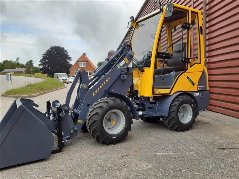 Eurotrac W11 med lang arm, førerhus, skovl og gafler - Hoflader: das Bild 4 Eurotrac W11 med lang arm, førerhus, skovl og gafler - Hoflader: das Bild 4