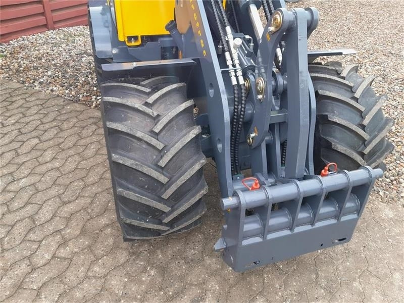 Eurotrac W12S med førerhus, skovl og gafler - Radlader: das Bild 4 Eurotrac W12S med førerhus, skovl og gafler - Radlader: das Bild 4