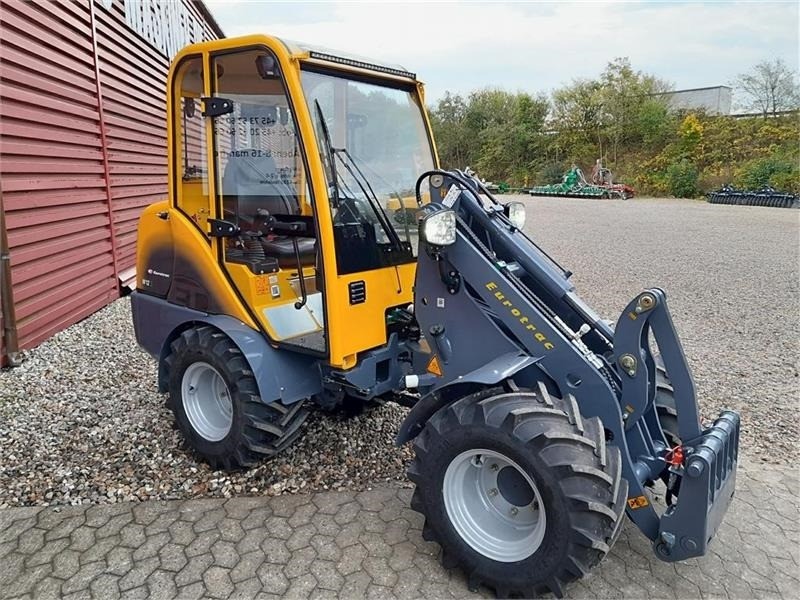 Eurotrac W12S med førerhus, skovl og gafler - Radlader: das Bild 3 Eurotrac W12S med førerhus, skovl og gafler - Radlader: das Bild 3