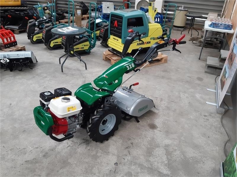 Ferrari 328 - Kommunaltraktor: das Bild 3 Ferrari 328 - Kommunaltraktor: das Bild 3