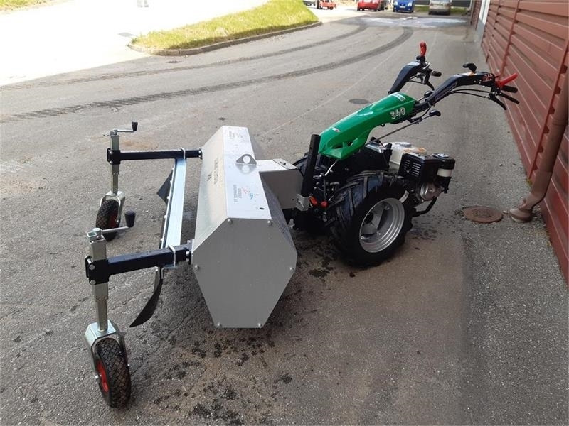 Ferrari 340 el-start stenrive - Kommunaltraktor: das Bild 3 Ferrari 340 el-start stenrive - Kommunaltraktor: das Bild 3