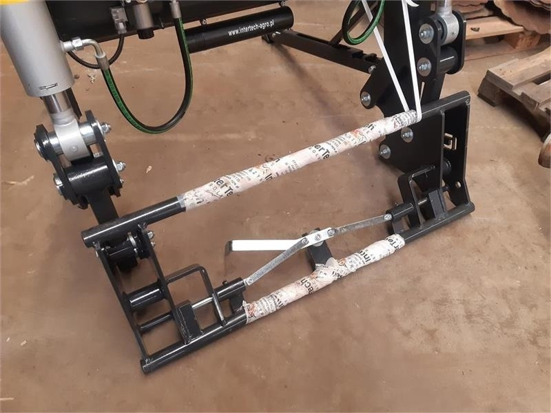 Inter-Tech 1600 - Frontlader für Traktor: das Bild 5 Inter-Tech 1600 - Frontlader für Traktor: das Bild 5