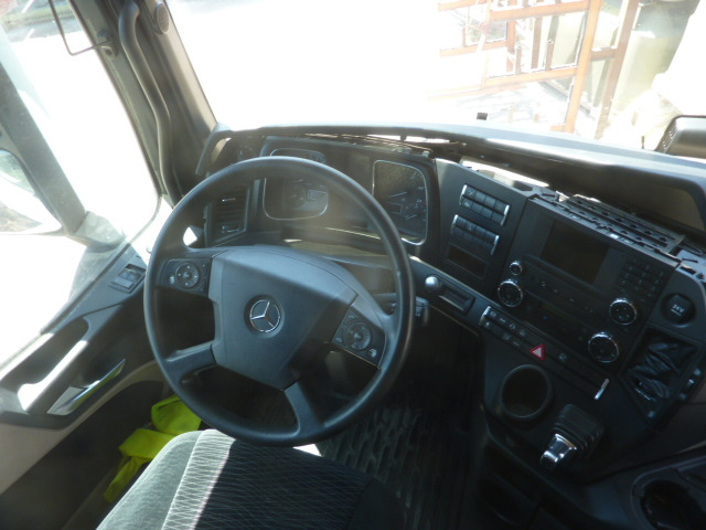 Sattelzugmaschine MERCEDES 963-4-A: das Bild 7
