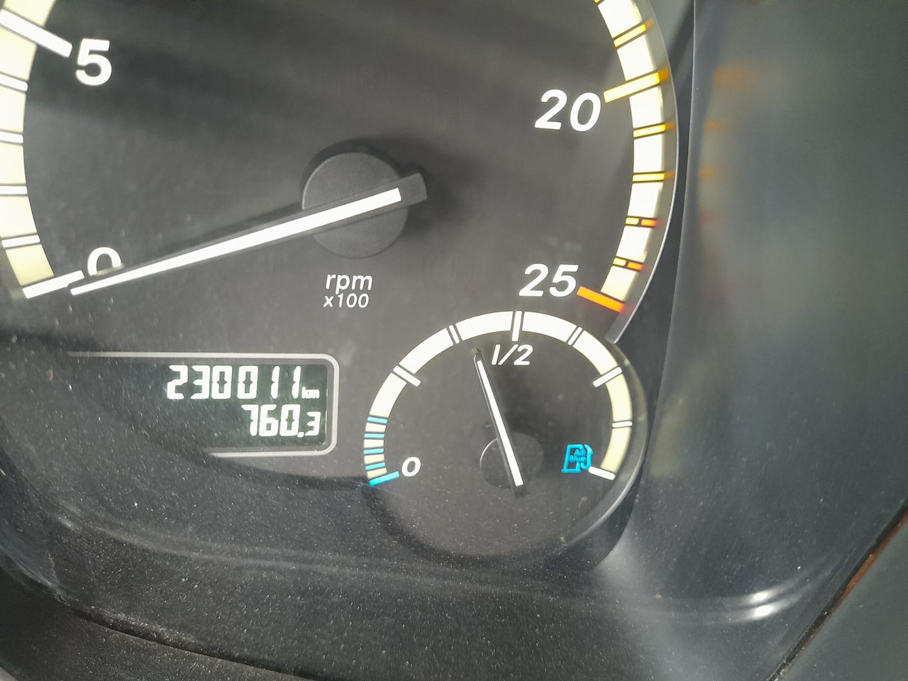 Sattelzugmaschine MERCEDES 963-4-A: das Bild 9