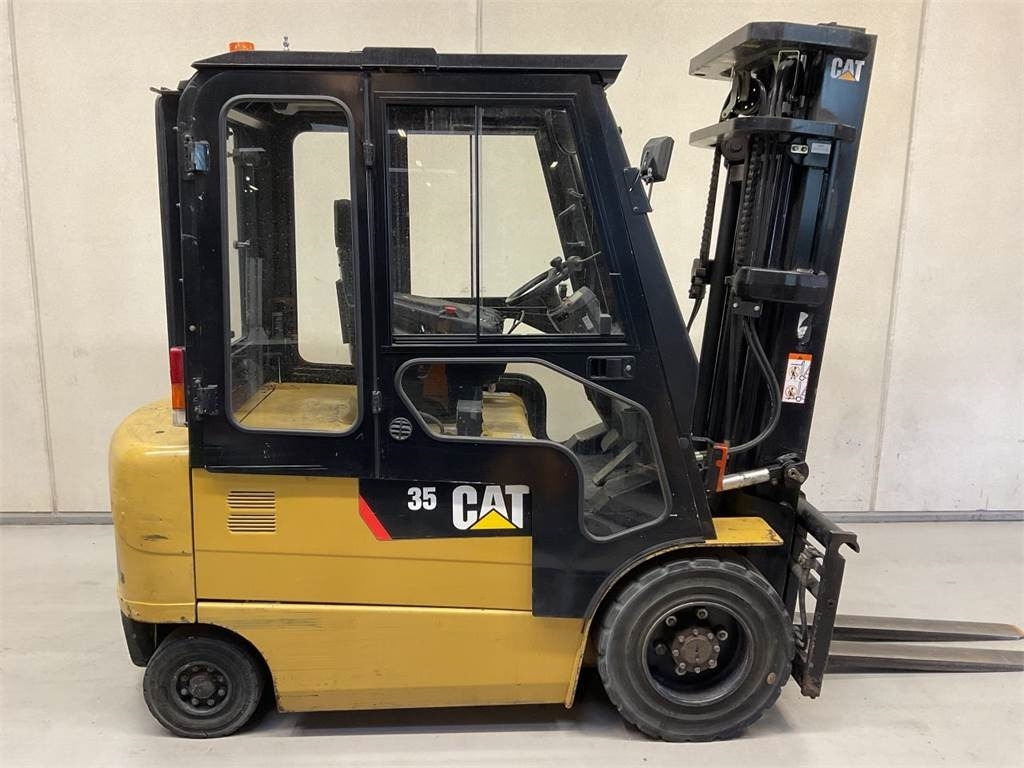 CAT EP35K-PAC - Elektrostapler: das Bild 1 CAT EP35K-PAC - Elektrostapler: das Bild 1