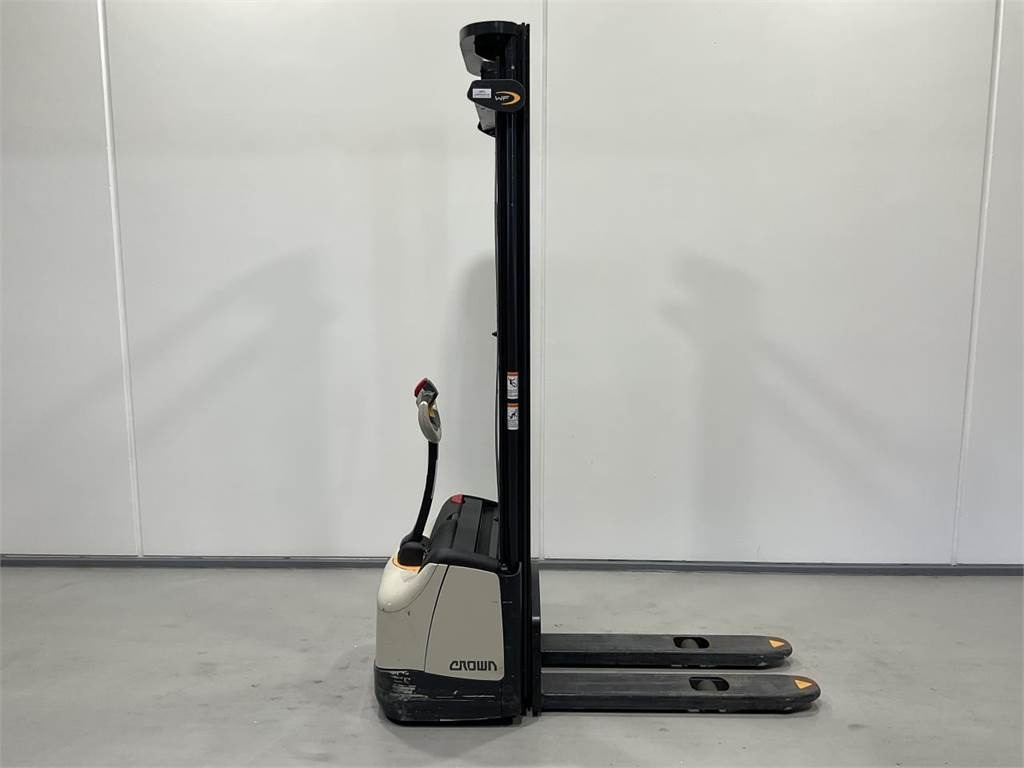 Crown WF3000-1,2 TF - Hochhubwagen: das Bild 1 Crown WF3000-1,2 TF - Hochhubwagen: das Bild 1