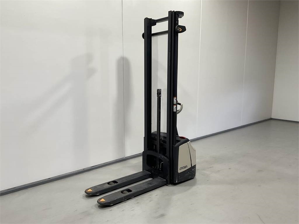 Crown WF3000-1,2 TF - Hochhubwagen: das Bild 4 Crown WF3000-1,2 TF - Hochhubwagen: das Bild 4