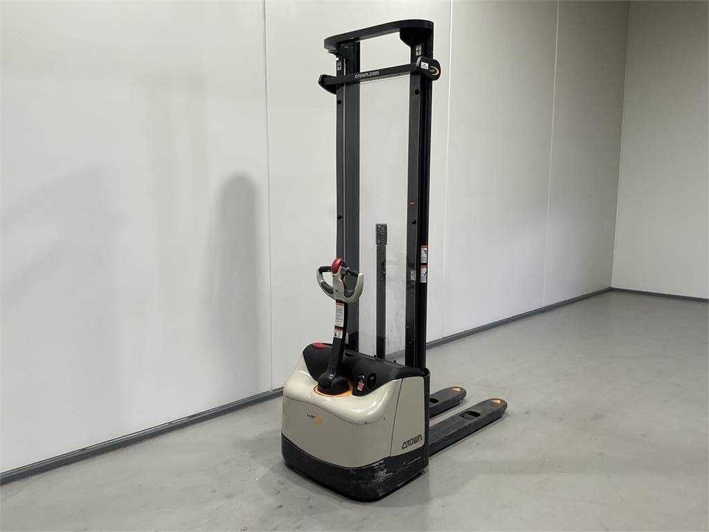 Crown WF3000-1,2 TF - Hochhubwagen: das Bild 2 Crown WF3000-1,2 TF - Hochhubwagen: das Bild 2