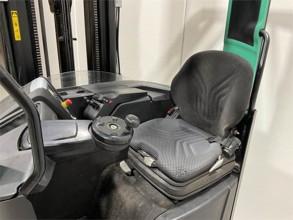 Mitsubishi RB16NH - Schubmaststapler: das Bild 5 Mitsubishi RB16NH - Schubmaststapler: das Bild 5