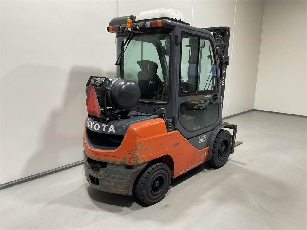 Toyota 02-8FGF30 - Treibgasstapler: das Bild 2 Toyota 02-8FGF30 - Treibgasstapler: das Bild 2