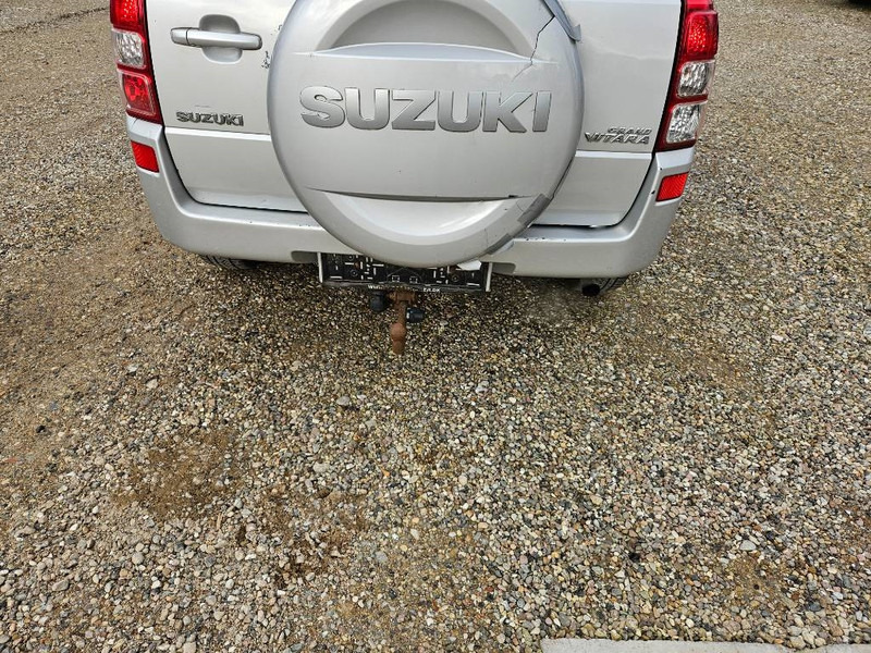Suzuki Grand Vitara 2,0 GLX aut. Van 5d - PKW: das Bild 4 Suzuki Grand Vitara 2,0 GLX aut. Van 5d - PKW: das Bild 4