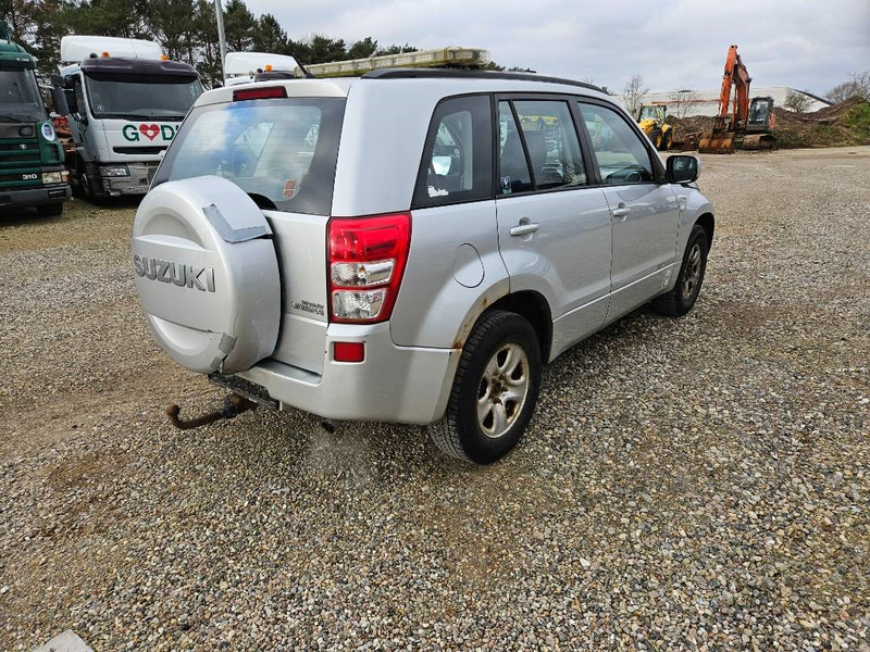 Suzuki Grand Vitara 2,0 GLX aut. Van 5d - PKW: das Bild 5 Suzuki Grand Vitara 2,0 GLX aut. Van 5d - PKW: das Bild 5